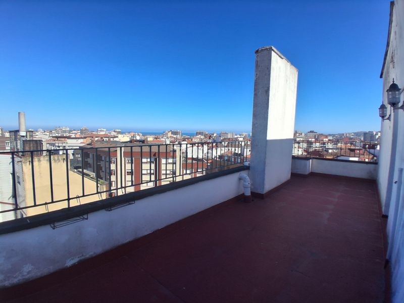 Foto efe655fa-1f61-4e3c-b8ab-959cf2bfbfea. Alquiler piso en Gijón - av hermanos felgueroso 34 ático con espectaculares terrazas y vistas al mar si buscas amplitud, luz y espacios exteriores donde disfrutar cada día, en Gijón
