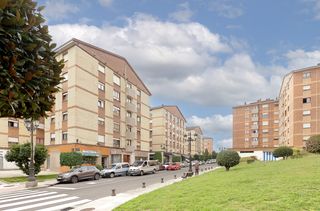 Flat  Oviedo - cl alcalde lopez mulero 12. Próxima al huca, amplia, luminosa y exterior, con plaza de garaj