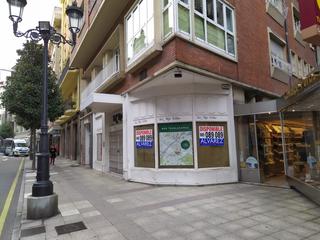 Lloguer Local Comercial  Oviedo - melquiades alvarez. Centro, instalado, con mucho paso de gente, amplios escaparates!