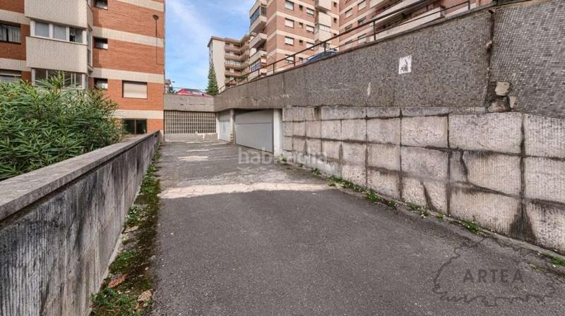 Foto 3a4941f4-8e39-4b98-96c8-f2953b94449d. Autoparkplatz in Zurbaran Bilbao