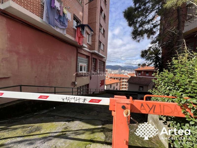 Foto 005f0c28-26fe-49b6-a44b-4b85d805e241. Autoparkplatz in lezamako trenbide zaharreko bidea 37 in Bilbao