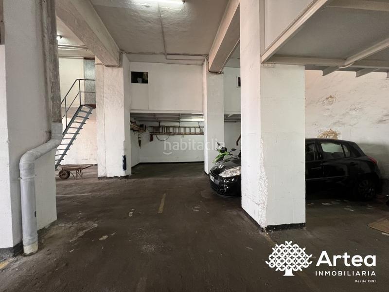 Foto d3fa818f-922c-43a4-a2a6-ad4ab4fb6412. Autoparkplatz in lezamako trenbide zaharreko bidea 37 in Bilbao