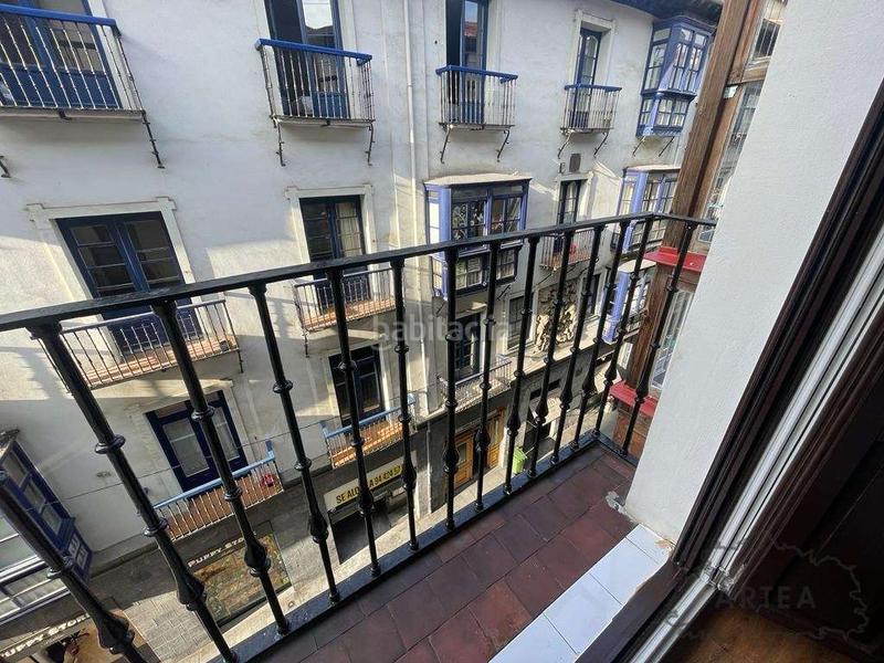 Foto 0ae5d179-1e56-4af3-ad15-861bbf881837. Miete etagenwohnung mit heizung in Casco Viejo Bilbao