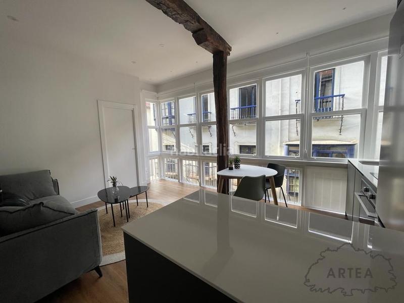 Foto 13d31a21-c36b-4a2a-8b94-eee011acf396. Rent flat with heating in Casco Viejo Bilbao