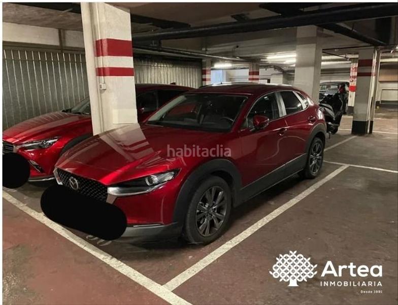 Foto 07ad4f8a-9f56-4a3d-90b4-c321df0645dc. Parking voiture dans Sabino Arana-Jesuitas Bilbao