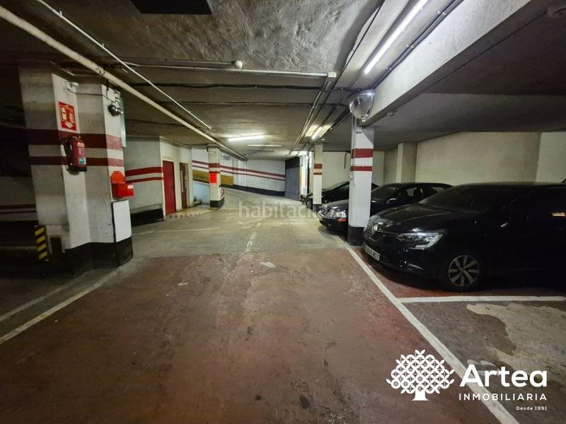 Foto 358fc5bb-626f-417f-a48d-b05bb0b0da48. Parking voiture dans Sabino Arana-Jesuitas Bilbao