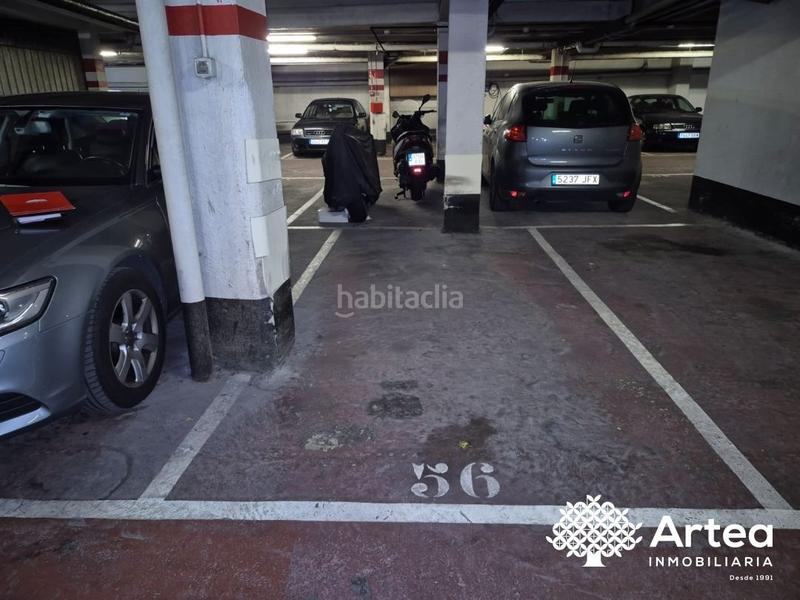 Foto 652c9245-d638-43af-9824-9e84943d2d67. Parking voiture dans Sabino Arana-Jesuitas Bilbao
