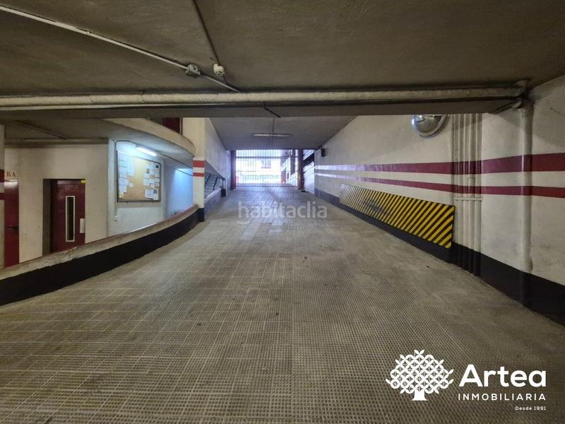 Foto 666f20bb-1887-4c8b-895e-9aa256c17c75. Parking voiture dans Sabino Arana-Jesuitas Bilbao