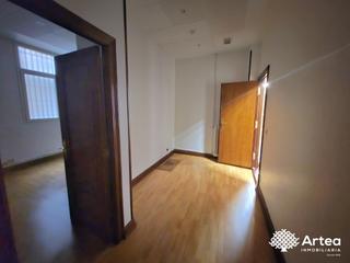 Rent Office space  Calle bidebarrieta kalea. Oficina alquiler bilbao casco viejo con ascensor junto a la bibl