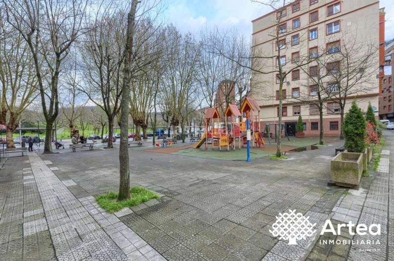 Foto 15014f6b-6bab-4aa2-b49e-c8569731cbe7. Piso  en venta , zona La Peña en La Peña Bilbao
