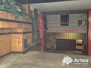 Parking coche en Sabino Arana-Jesuitas