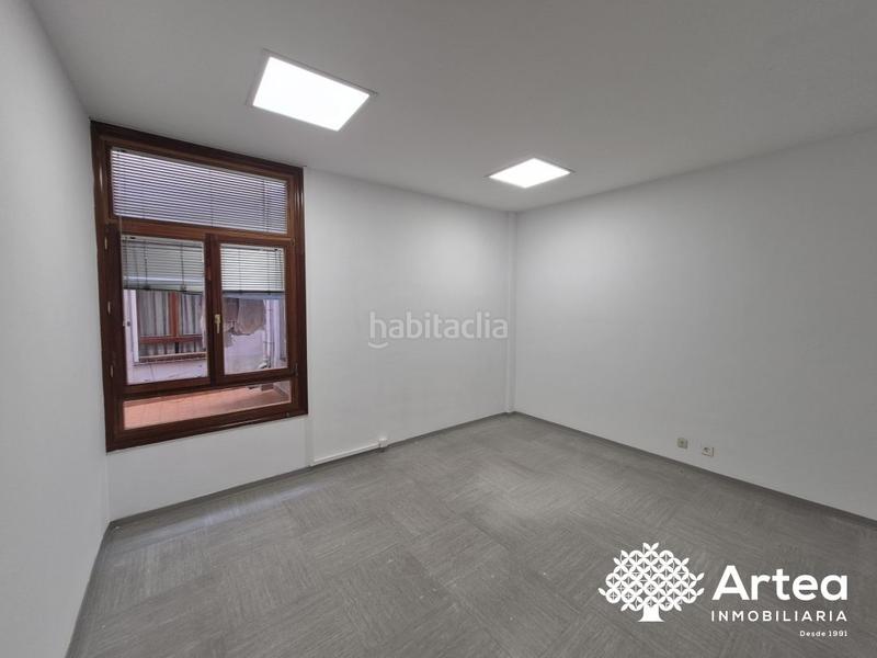 Foto 039ac4bf-4b59-407a-b9ea-e2d693595f09. Rent office space in Casco Viejo Bilbao