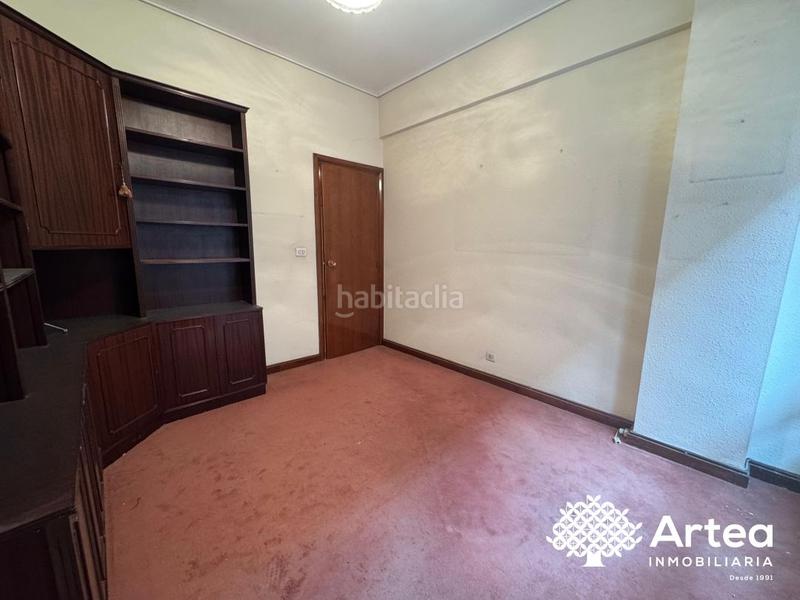 Foto 02b34a19-de9b-493d-bb06-650f308f5ad5. Piso  en venta, zona moyua, con ascensor y balcón, a reformar, garaje opcional en Bilbao