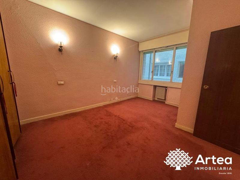 Foto 26493d91-9611-4302-a71a-7b049e2f62da. Piso  en venta, zona moyua, con ascensor y balcón, a reformar, garaje opcional en Bilbao