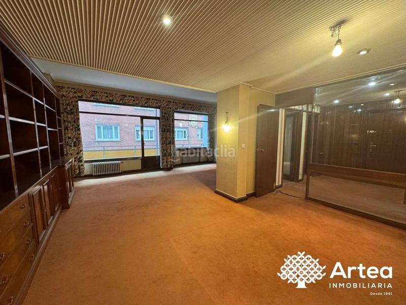 Foto 3fbca45a-39f0-4f07-abbc-a264ac82d05b. Piso  en venta, zona moyua, con ascensor y balcón, a reformar, garaje opcional en Bilbao