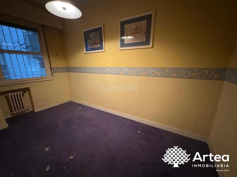 Foto 542ea592-7792-40c7-9426-8709abb21c7c. Piso  en venta, zona moyua, con ascensor y balcón, a reformar, garaje opcional en Bilbao