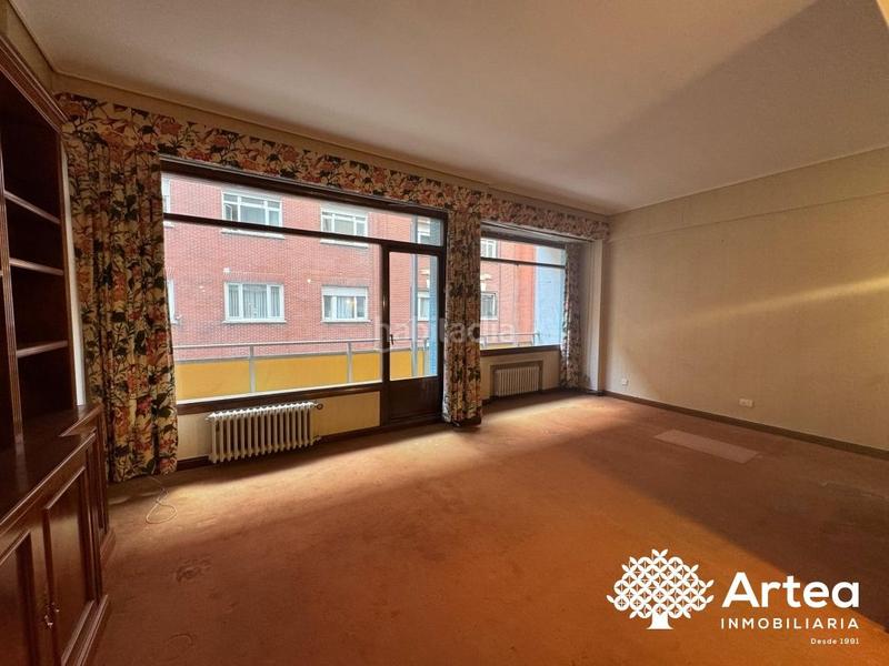 Foto a5de0ab9-d7c5-4ed0-ba5a-35874fa3caff. Piso  en venta, zona moyua, con ascensor y balcón, a reformar, garaje opcional en Bilbao