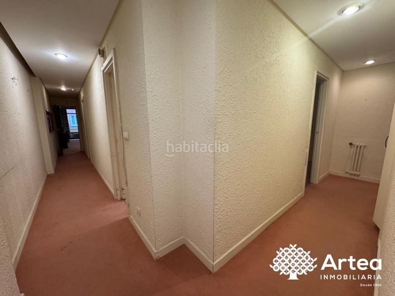 Foto ba0fd917-dbf1-46bd-a640-6c002afa3cac. Piso  en venta, zona moyua, con ascensor y balcón, a reformar, garaje opcional en Bilbao