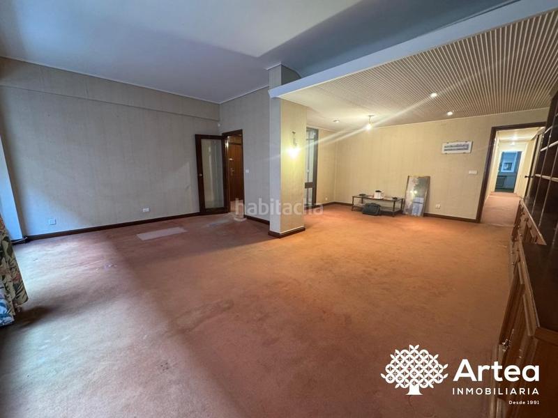 Foto d5620a86-7201-463d-8427-2b75e2b616f9. Piso  en venta, zona moyua, con ascensor y balcón, a reformar, garaje opcional en Bilbao