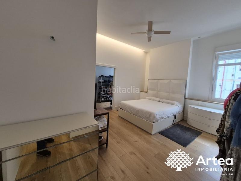 Foto 25650c32-2222-4665-8c3c-8d95427e7356. Piso  venta zona Casco Viejo con ascensor, techos altos y muy soleado en Bilbao