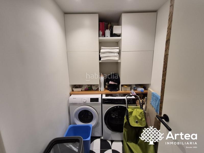 Foto 36f9440e-4ad3-471a-bace-1e630d7f73cb. Piso  venta zona Casco Viejo con ascensor, techos altos y muy soleado en Bilbao