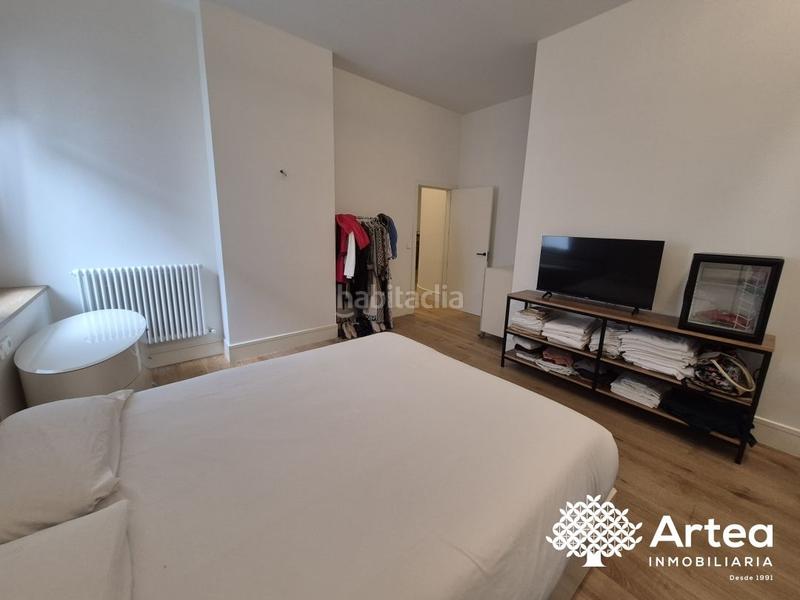 Foto 3985b8ef-1d22-4e54-8d5b-9555a5e93103. Piso  venta zona Casco Viejo con ascensor, techos altos y muy soleado en Bilbao