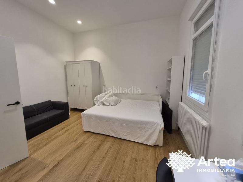 Foto 4db4771e-a6ad-4c2d-a5ac-8f5fe007642e. Piso  venta zona Casco Viejo con ascensor, techos altos y muy soleado en Bilbao