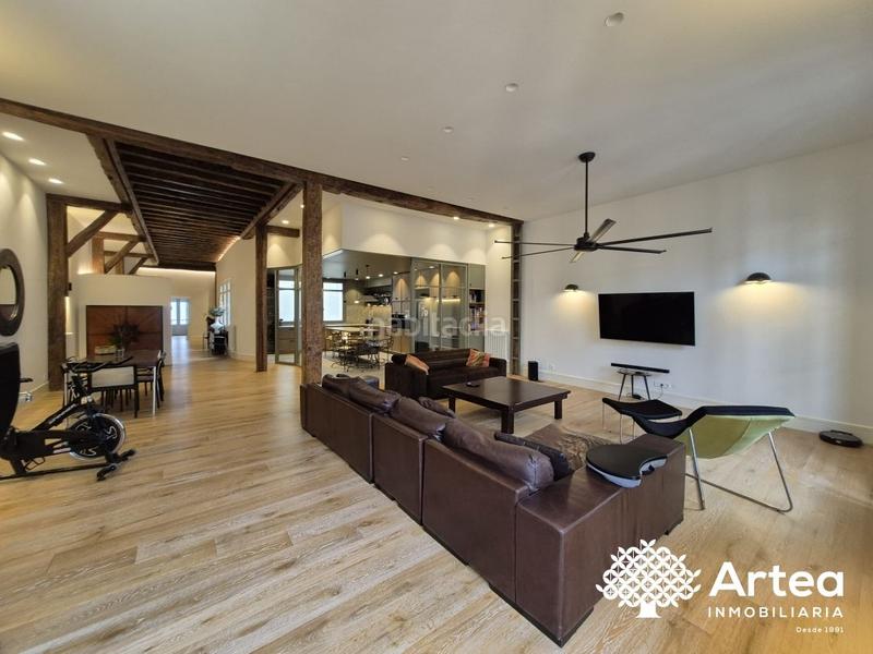 Foto 539866b3-739c-426b-854c-c8605b4a6b5f. Piso  venta zona Casco Viejo con ascensor, techos altos y muy soleado en Bilbao