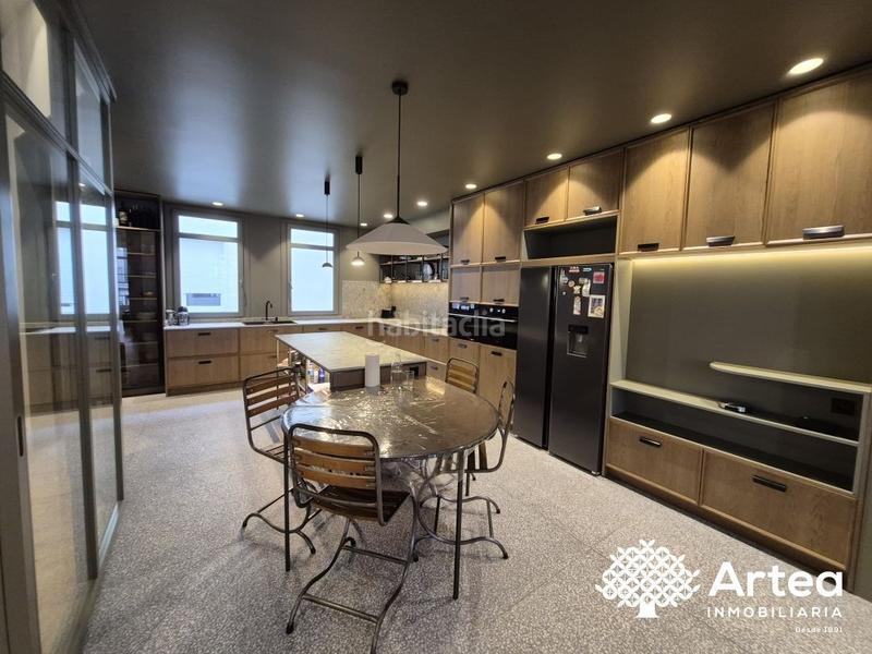 Foto 6a273044-e885-425a-b697-1a4f8456d442. Piso  venta zona Casco Viejo con ascensor, techos altos y muy soleado en Bilbao