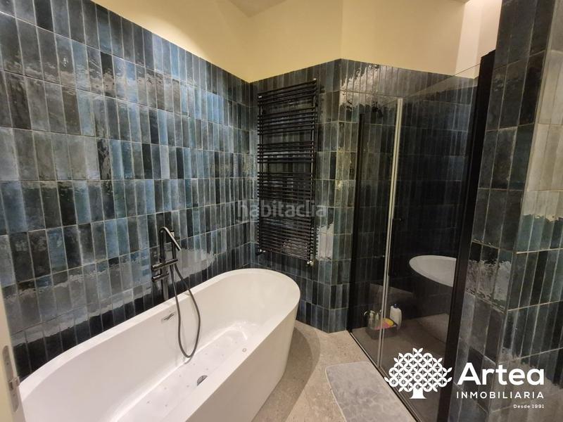 Foto 777d2399-47cd-4034-a0ff-8f30dfe5020e. Piso  venta zona Casco Viejo con ascensor, techos altos y muy soleado en Bilbao