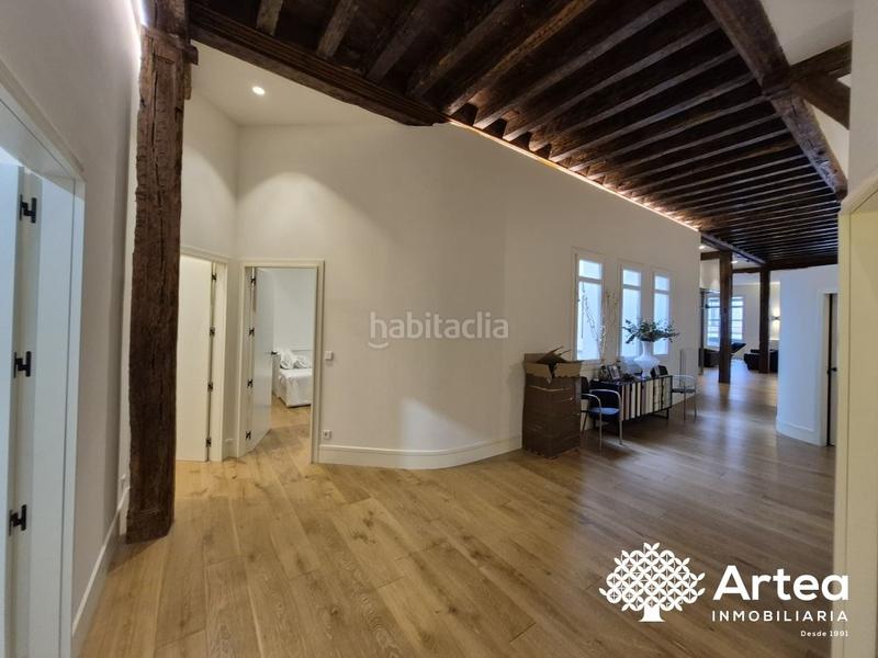 Foto 99d1a543-0cbd-4bb1-a4d4-0bf05745ea6f. Piso  venta zona Casco Viejo con ascensor, techos altos y muy soleado en Bilbao