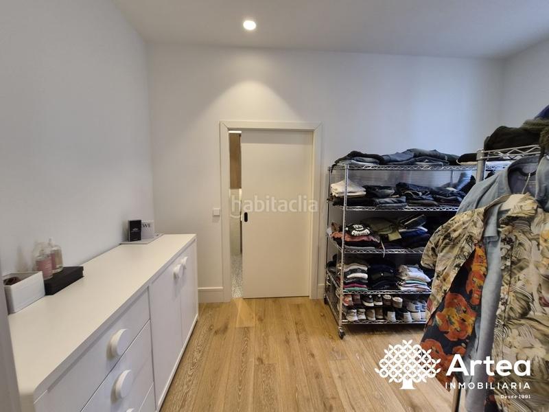 Foto a39d64a2-d38a-4f75-82f6-447e2d03d89f. Piso  venta zona Casco Viejo con ascensor, techos altos y muy soleado en Bilbao