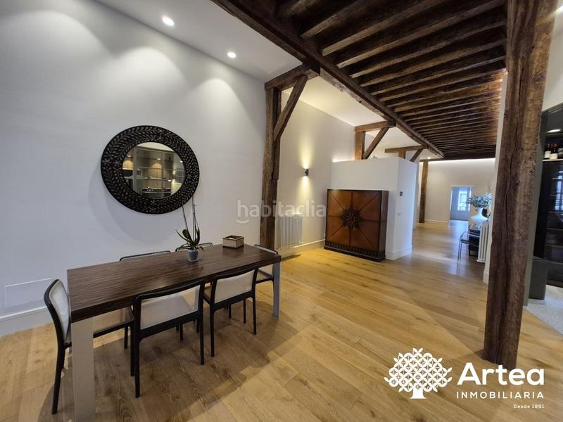 Foto a6db49e9-891e-4fd5-944e-43b8c7a9feb1. Piso  venta zona Casco Viejo con ascensor, techos altos y muy soleado en Bilbao