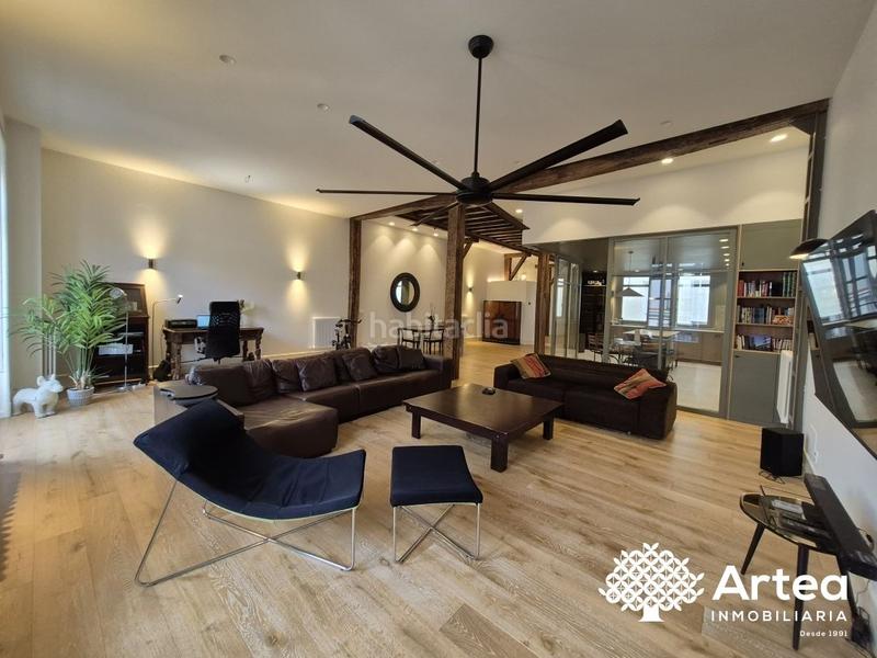 Foto b19e3bec-07bb-40f9-9c54-de06f4587c8c. Piso  venta zona Casco Viejo con ascensor, techos altos y muy soleado en Bilbao