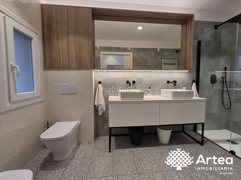 Foto d5595e96-8f28-433b-8343-05b0b1d12dd1. Piso  venta zona Casco Viejo con ascensor, techos altos y muy soleado en Bilbao