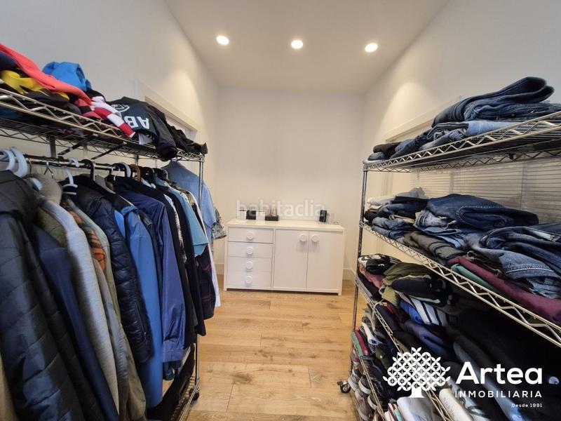 Foto f22c5892-4ad6-44f8-8f2b-eb64b413d7bf. Piso  venta zona Casco Viejo con ascensor, techos altos y muy soleado en Bilbao