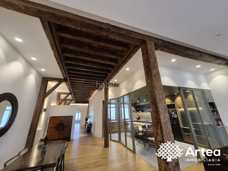 Foto fd2dfa5a-f841-4967-8c15-17e2bef78d8c. Piso  venta zona Casco Viejo con ascensor, techos altos y muy soleado en Bilbao