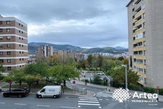 Etagenwohnung in Camino via vieja de lezama 2. Piso en venta en bilbao, zona begoñalde con terraza