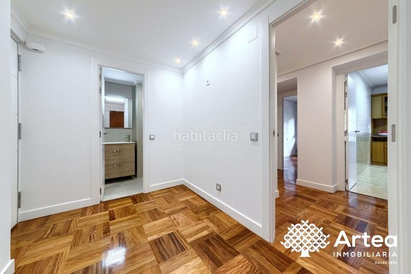 Foto f416fe6d-cf53-4e68-8caa-aeb665c88aa7. Appartement dans lezamako trenbide zaharreko bidea 2 dans Bilbao