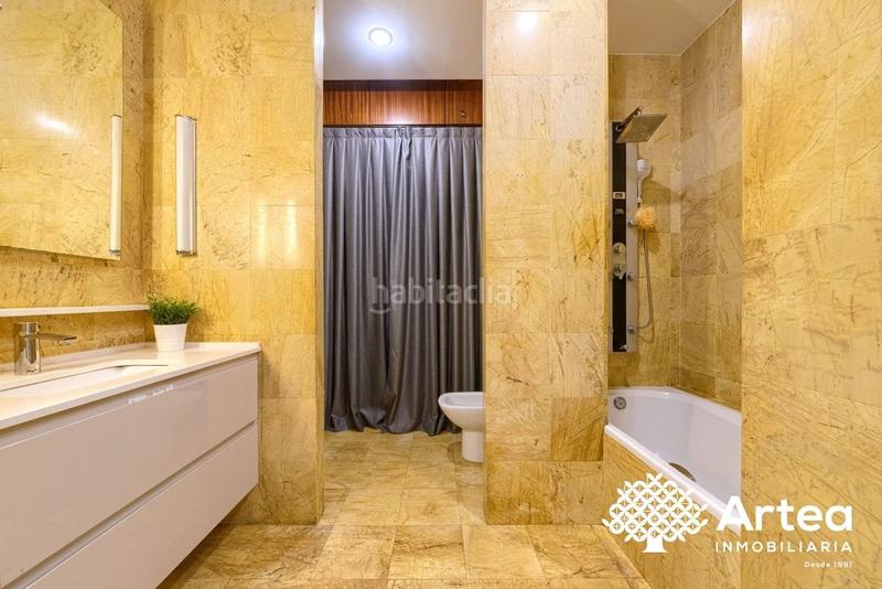 Foto f0544f7f-c1e7-4b7c-b1a7-eb91c68780b0. Flat with heating in Zabalburu Bilbao