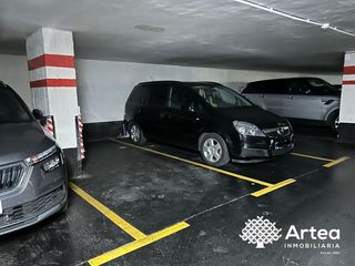 Aparcament cotxe a Sabino Arana-Jesuitas
