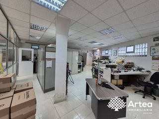 Business premise in Vianako printzearen kalea 4. Local comercial en  venta en uribarri  ideal para inversión o ac