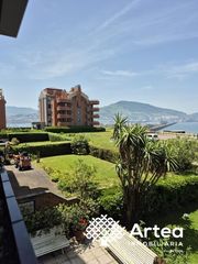 Flat in Atxekolandeta kalea 17a. Exclusiva vivienda en la urbanización punta begoña, con impresio