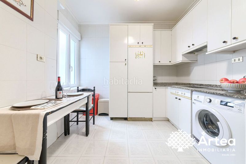 Foto 3a9fa23b-d348-42f3-8d8d-48c373b7e211. Miete etagenwohnung mit heizung in Ensanche - Moyua - Diputación Bilbao