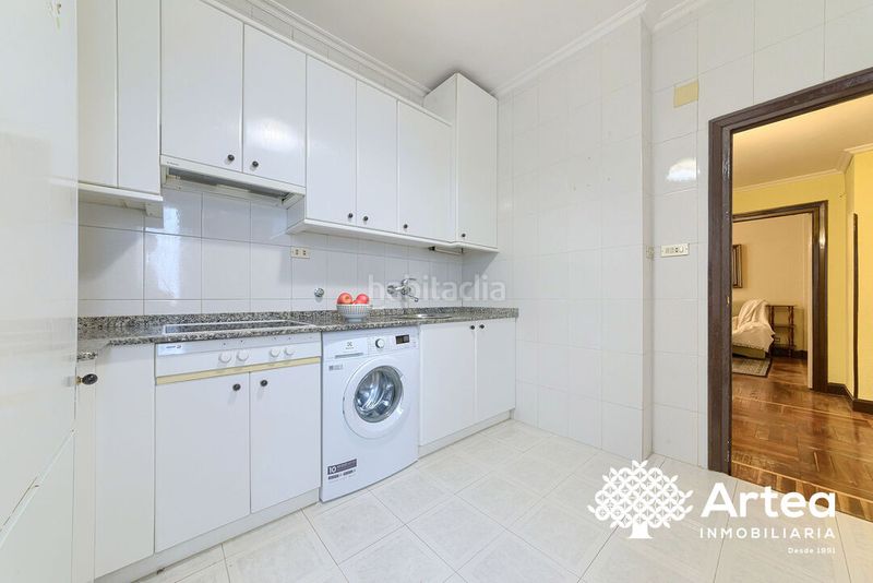 Foto f6537ad7-788b-45c6-b2cf-287909949524. Miete etagenwohnung mit heizung in Ensanche - Moyua - Diputación Bilbao