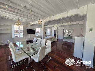 Pis  Calle bidebarrieta kalea. Piso tipo d�plex en el casco viejo de bilbao  con 7 balcones ext
