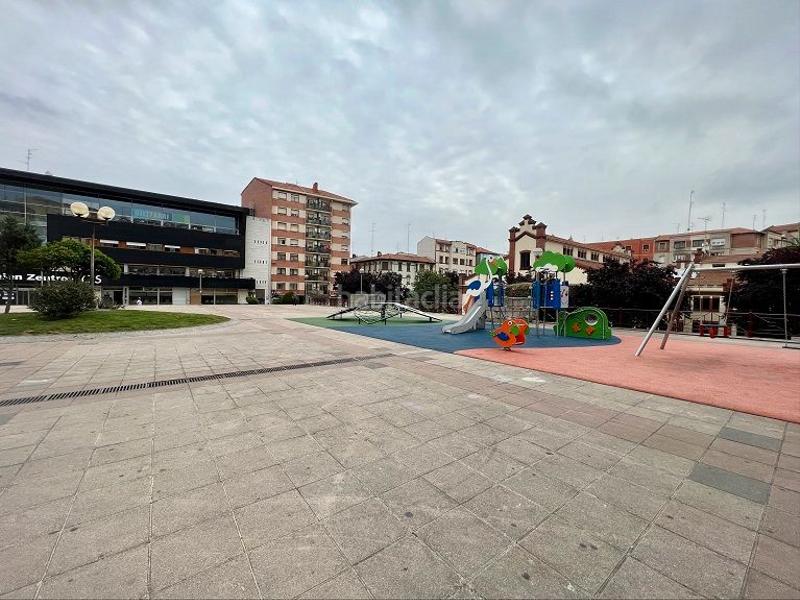 Foto f5c9e047-06f7-4ca1-a283-b3df2af0f369. Local comercial a Centro Barakaldo