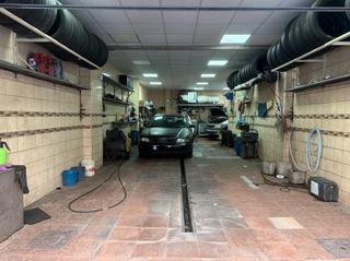 Geschäftsraum in Centro. Taller de mecánica en general y lavadero de coches en pleno func
