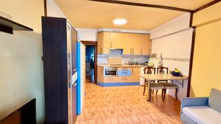 Pis  Quevedo kalea. Vivienda de 63 metros . espacio abierto con cocina y salón con b