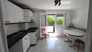 Pis  Goienkale kalea. Se vende piso muy soleado, luminoso y con un maravilloso balcón